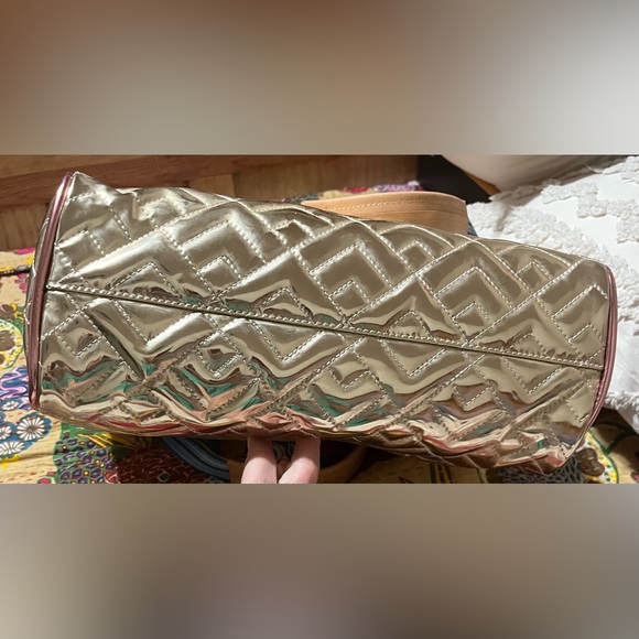 Consuela Evadney Classic
Tote. New print for Summer NEW Gold. 5 star reviews - Picture 15 of 15